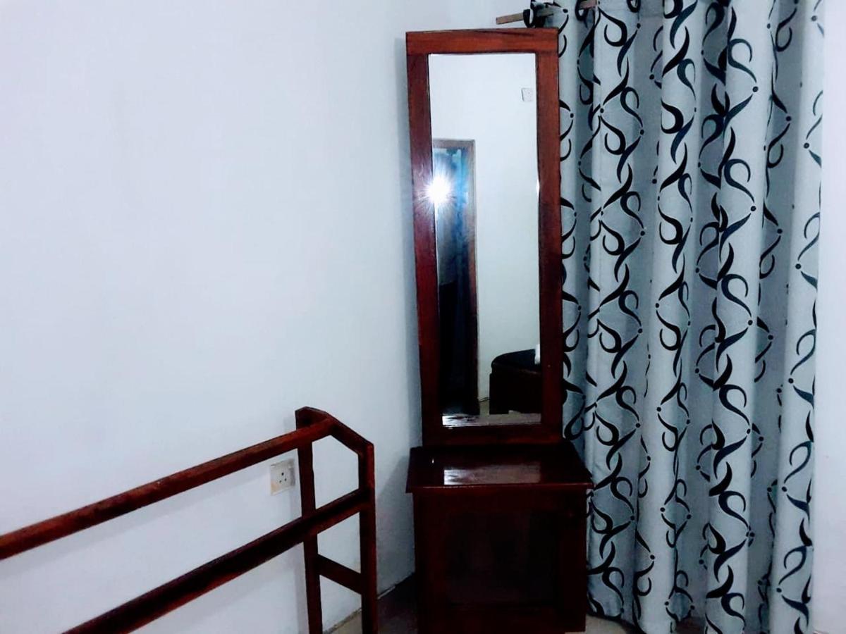 Black And White Kandy Guest House 02 Deiyannewela Exterior photo